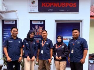 Kopnus Pos Bone Bagikan Beras Gratis 1 TON, Transaksi Bulan Oktober Melebihi 3 Milyar