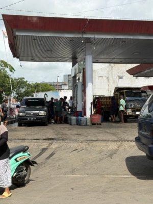 Antrian Solar Di SPBU, Kendaraan Ada Yang Nginap Dijalan Beda Dengan Jergen