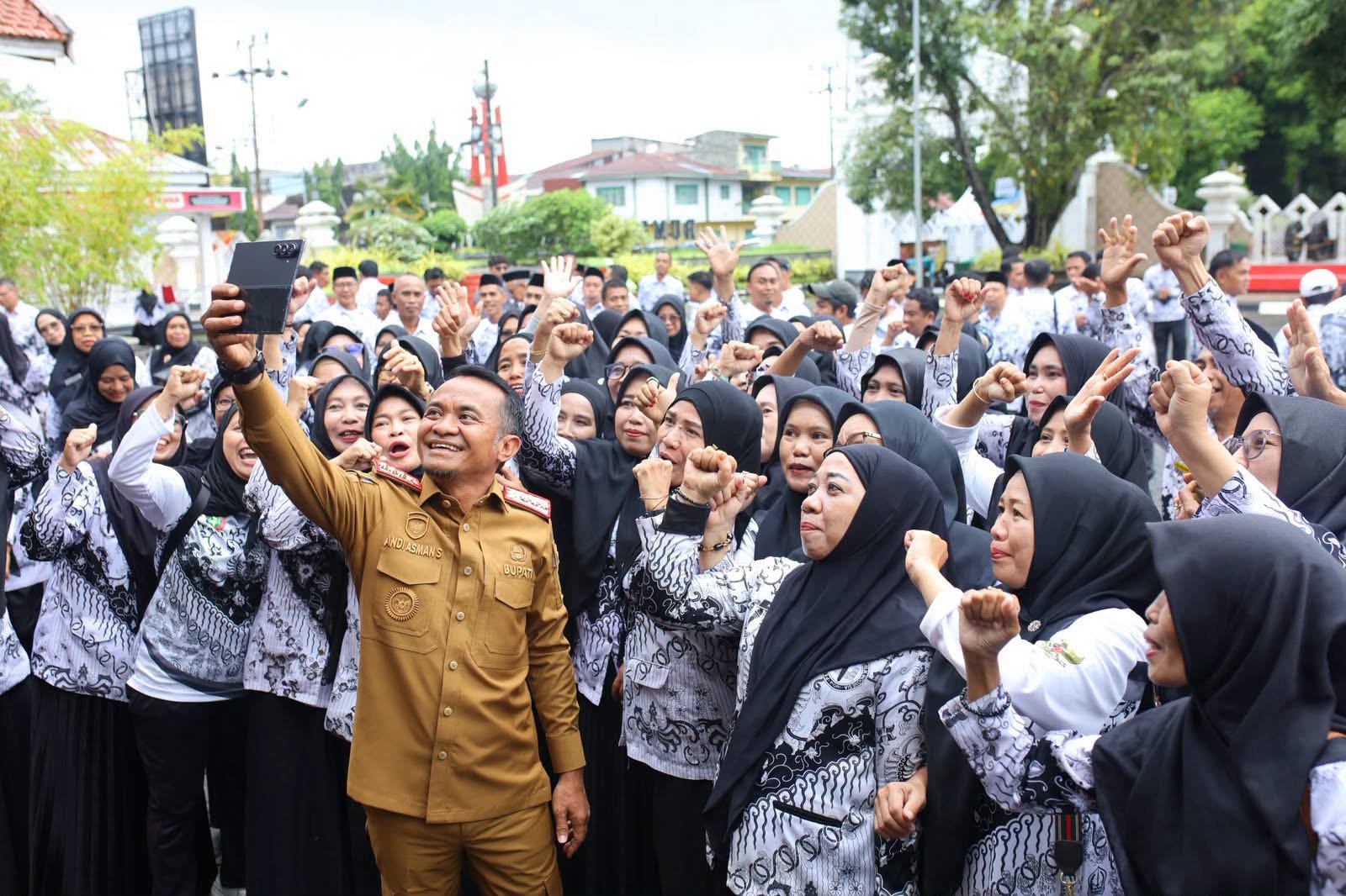 Bupati Bone Lepas Kontingen PGRI Ke PORSENIJAR SulSel 2026, Target Tembus Tiga Besar
