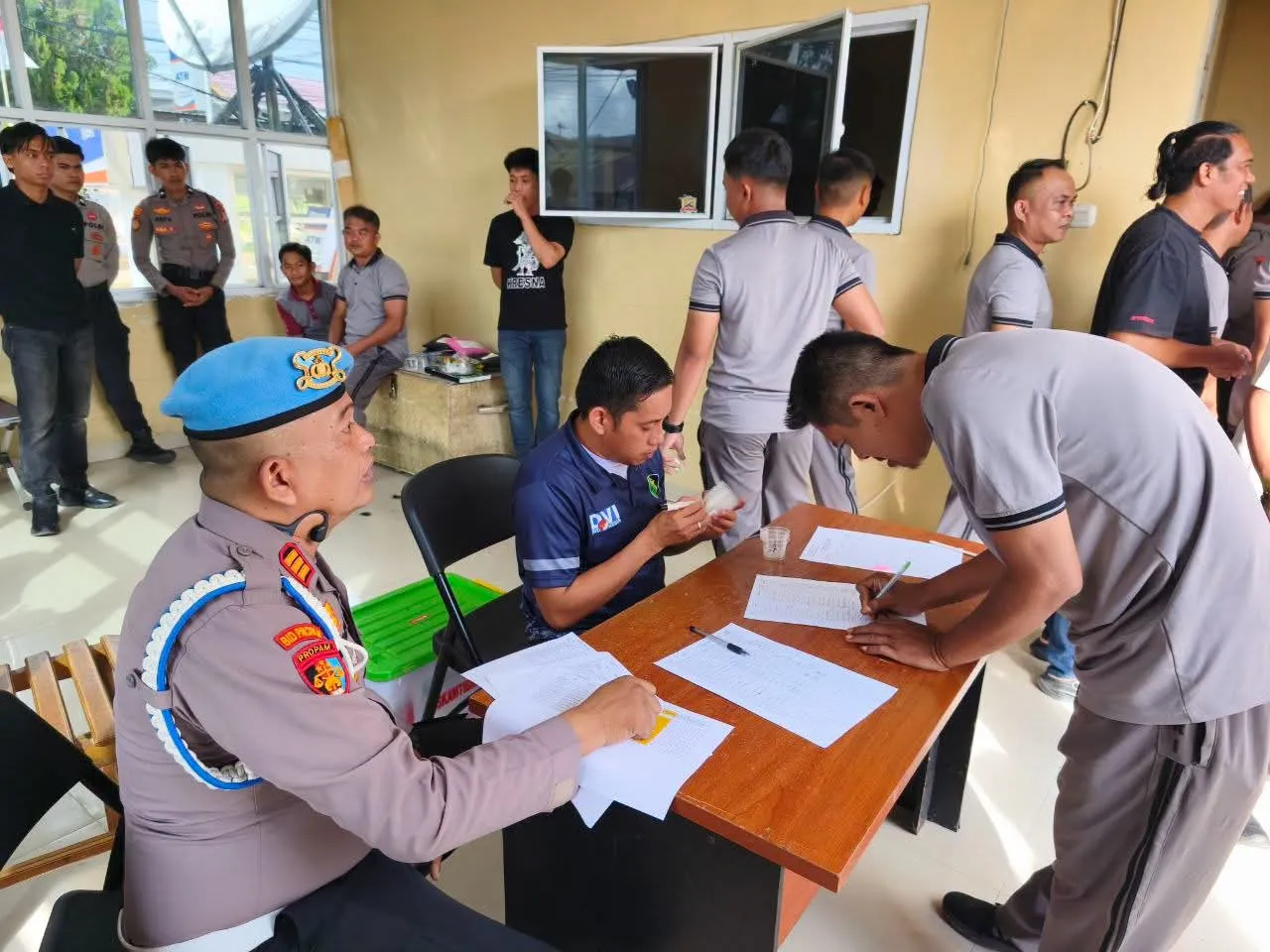 Sidak Tegas Bidpropam Polda Sulsel di Polres Bone: Periksa Senpi hingga Tes Narkoba demi Wujudkan Polri Presisi