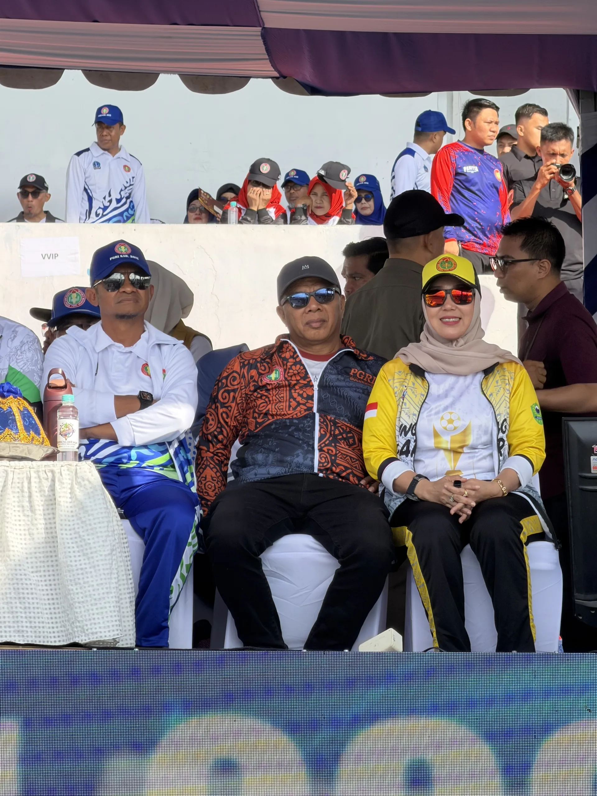 Bupati Bone Hadiri Pembukaan Porsenijar PGRI Sulsel 2026, Terima Penghargaan dari PGRI