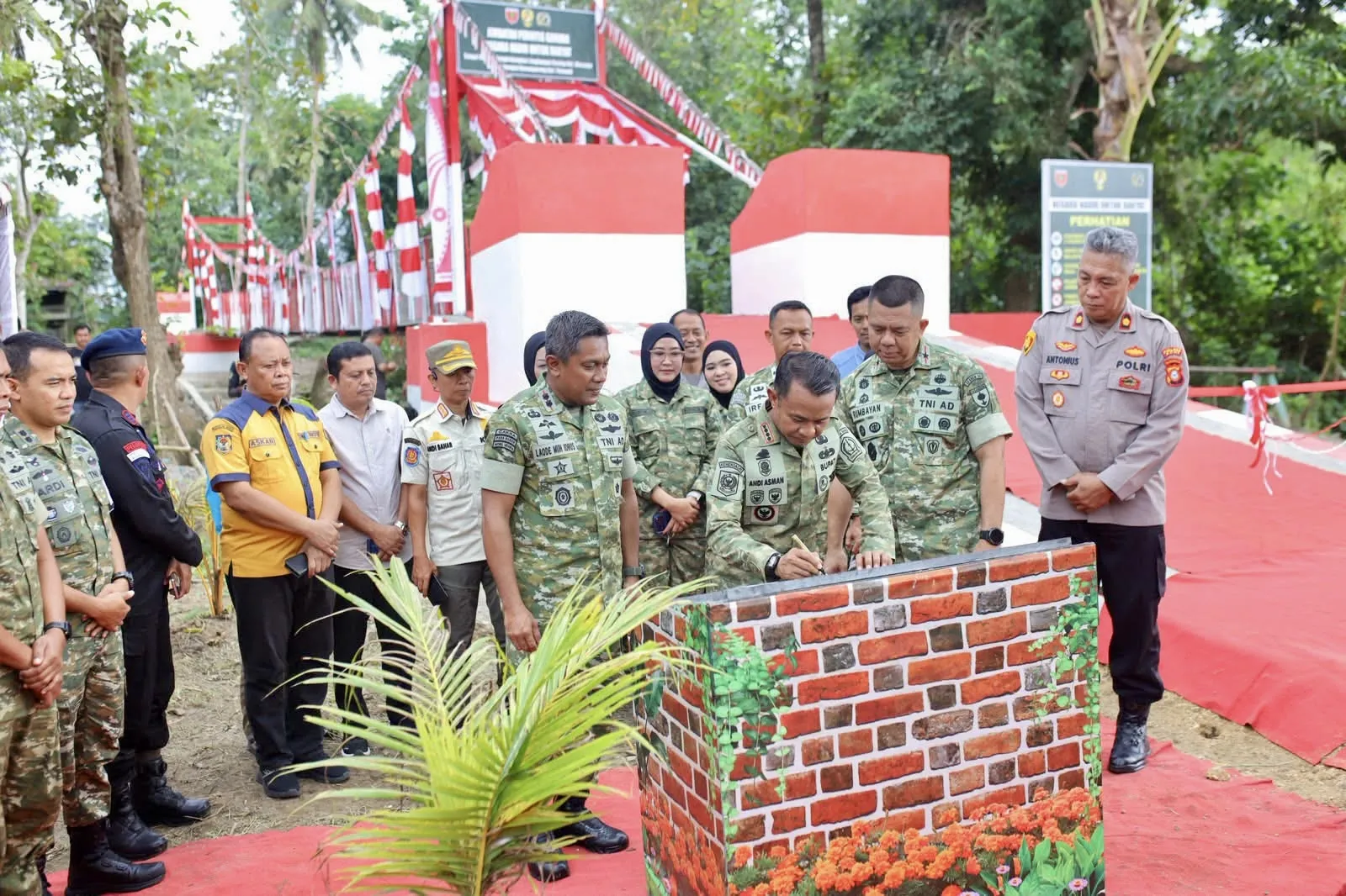 Bupati Bone dan Danrem 141/Toddopuli Resmikan Jembatan Perintis Garuda di Awangpone