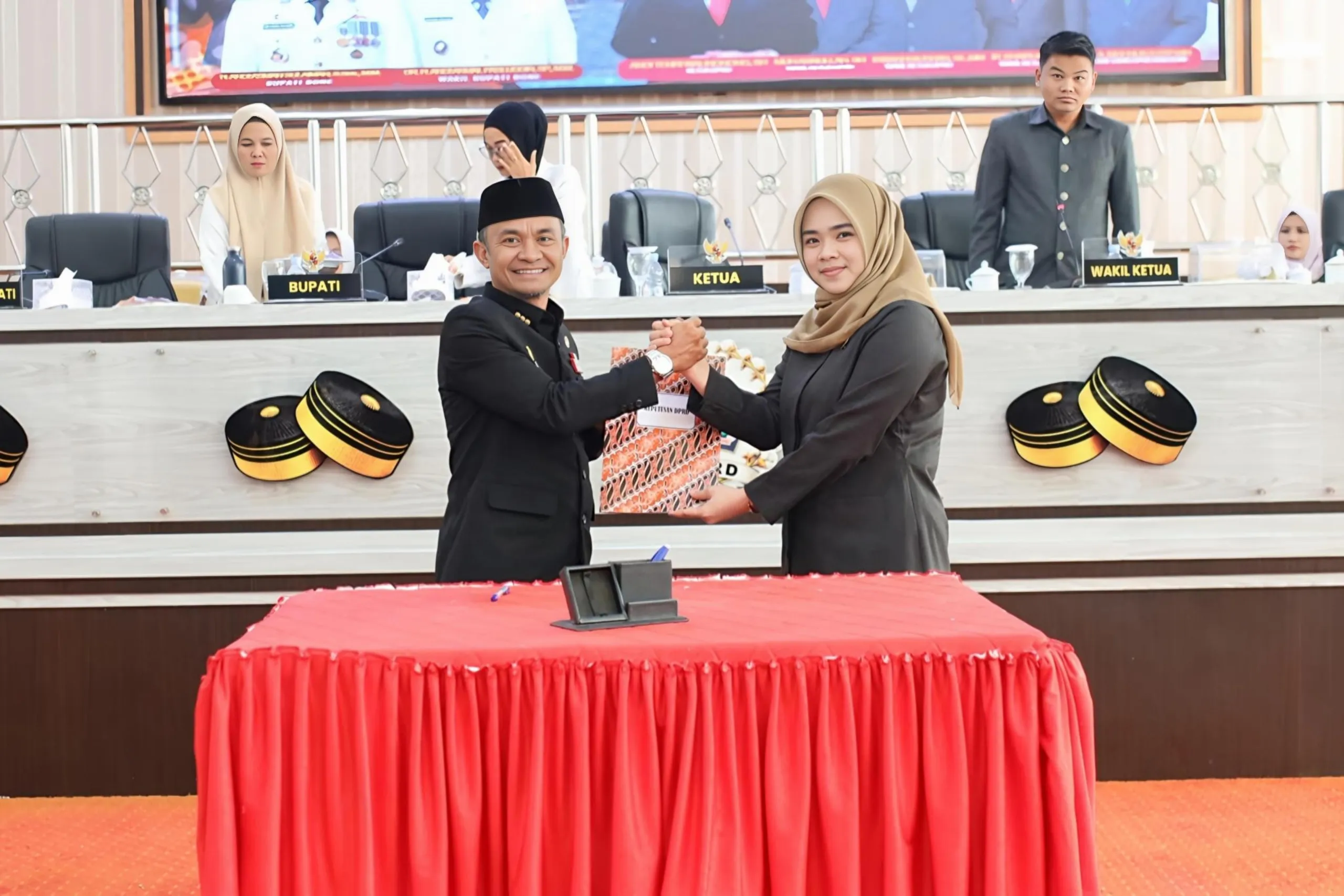 DPRD Bone Sahkan Ranperda Pertanggungjawaban APBD 2025 Jadi Perda, Bupati Apresiasi Sinergi Eksekutif-Legislatif