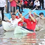 Semarak HUT ke-81 RI di Bone: Bupati dan Wakil Bupati Buka Lomba Dayung Perahu di Sungai Irigasi Jalan Mangga