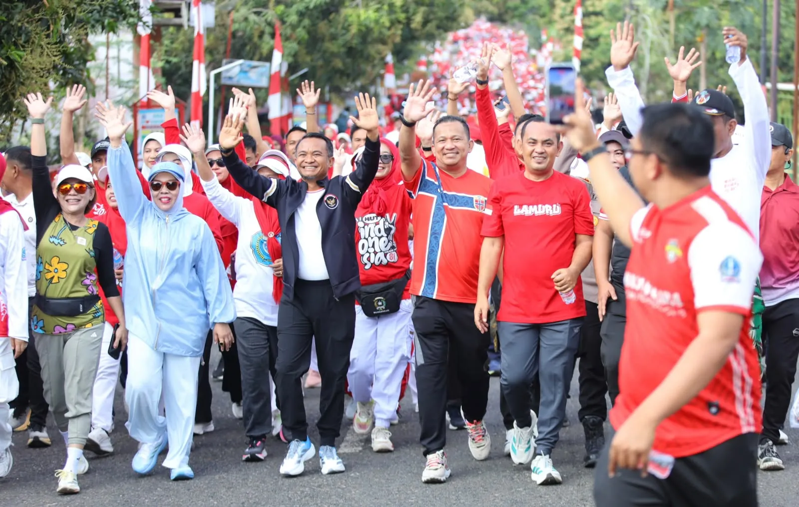Semangat Kemerdekaan Membara: Ribuan Warga Padati Roadshow HUT ke-81 RI di Lamuru