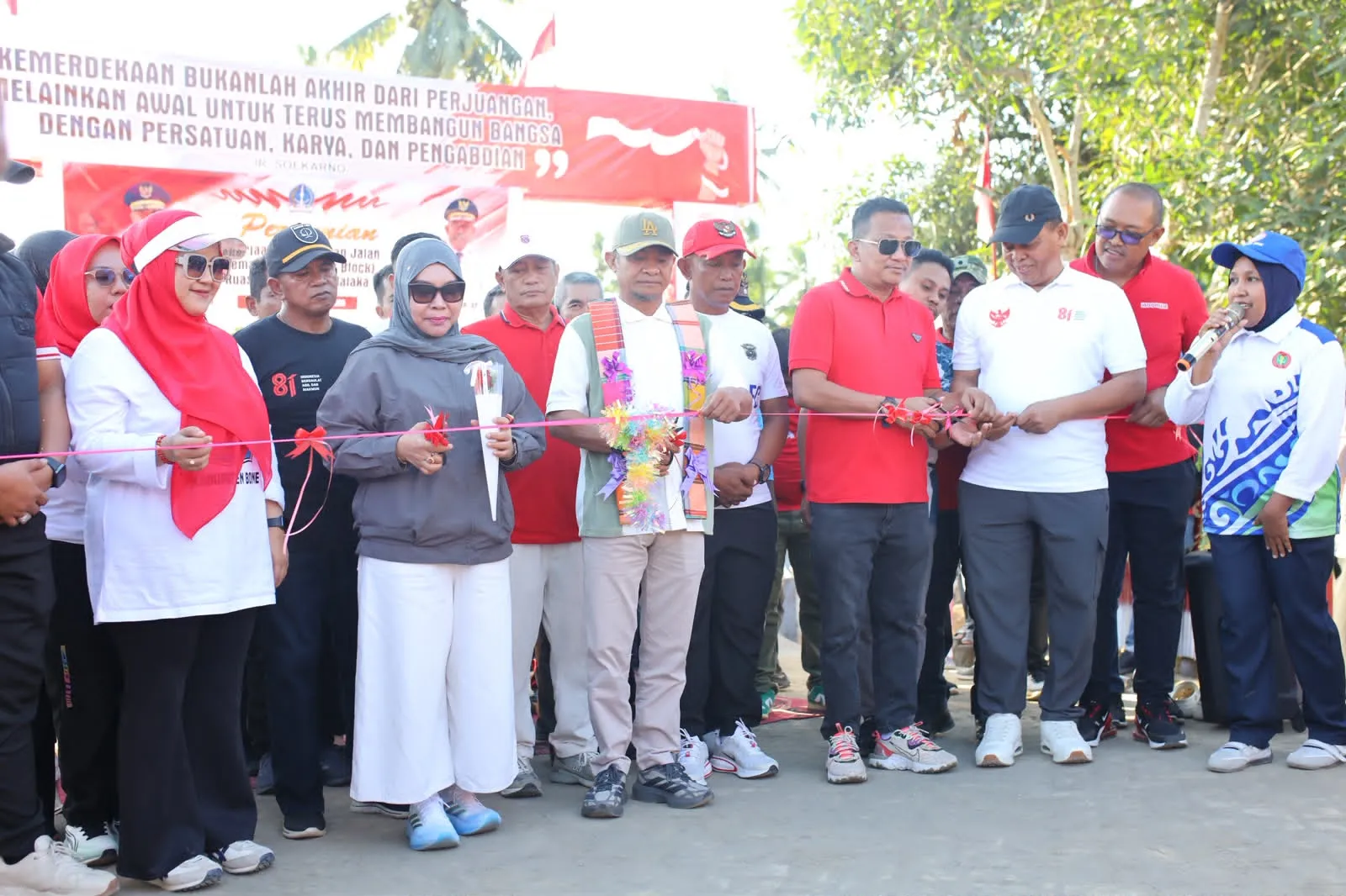 Infrastruktur Desa Kian Mantap, Bupati Bone Resmikan Jalan Paving Blok di Dusun Malaka