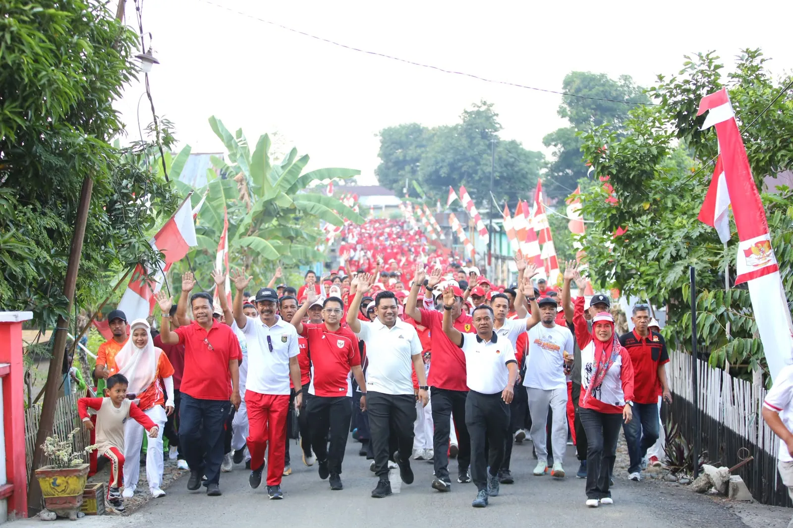 Mare Menyala! Ribuan Warga Meriahkan Roadshow Kemerdekaan RI, Bupati Ajak Perkuat Kebersamaan