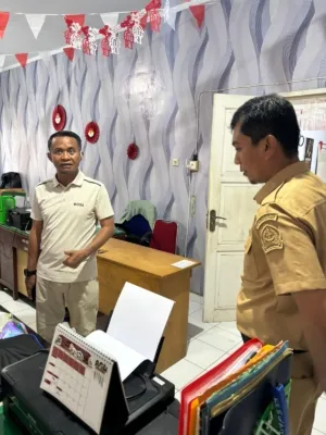 Tegas! Bupati Bone Sidak Dinas Peternakan, Cek Disiplin ASN dan Kebersihan Kantor