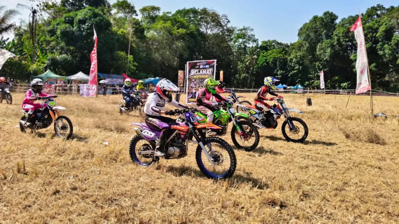 Adrenalin dan Tradisi Menyatu, Wabup Bone Resmi Buka Balap Motor Ojek Gabah Beramal Season X