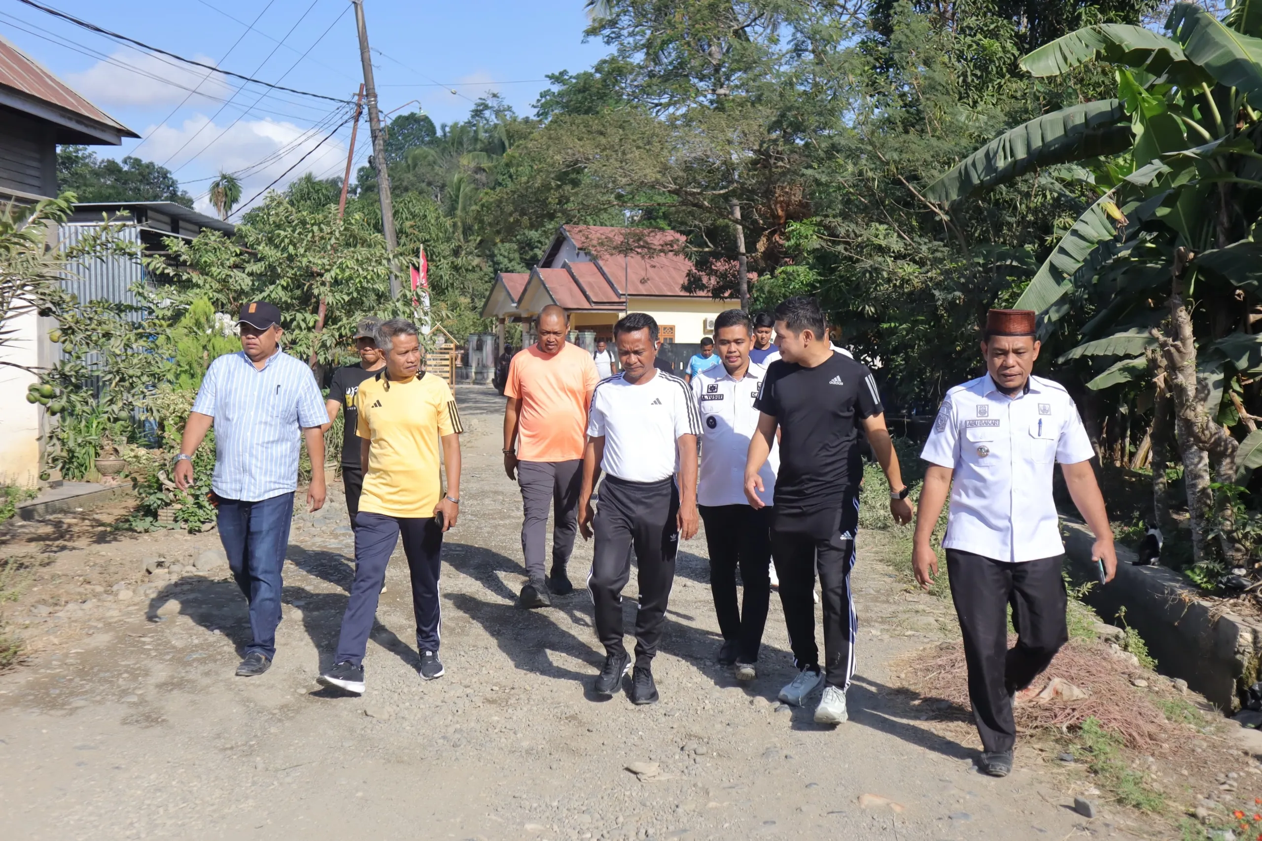 Bupati Bone Tinjau Langsung Rencana Pembangunan Jalan Paving Blok 3 Kilometer di Barebbo