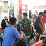 Tegas dan Responsif! Bupati Bone Turun Langsung Pantau SPBU Camming, Minta Pengelola Patuh Aturan Demi Tertibkan Antrean