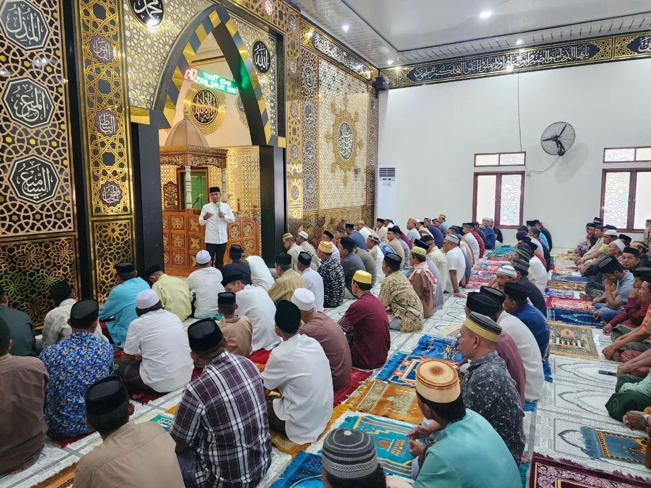 Sela Kunker Kebakaran, Bupati Bone Hangatkan Suasana Lewat Silaturahmi Bersama Jamaah Masjid Jami Nurul Ilahi Desa Jaling