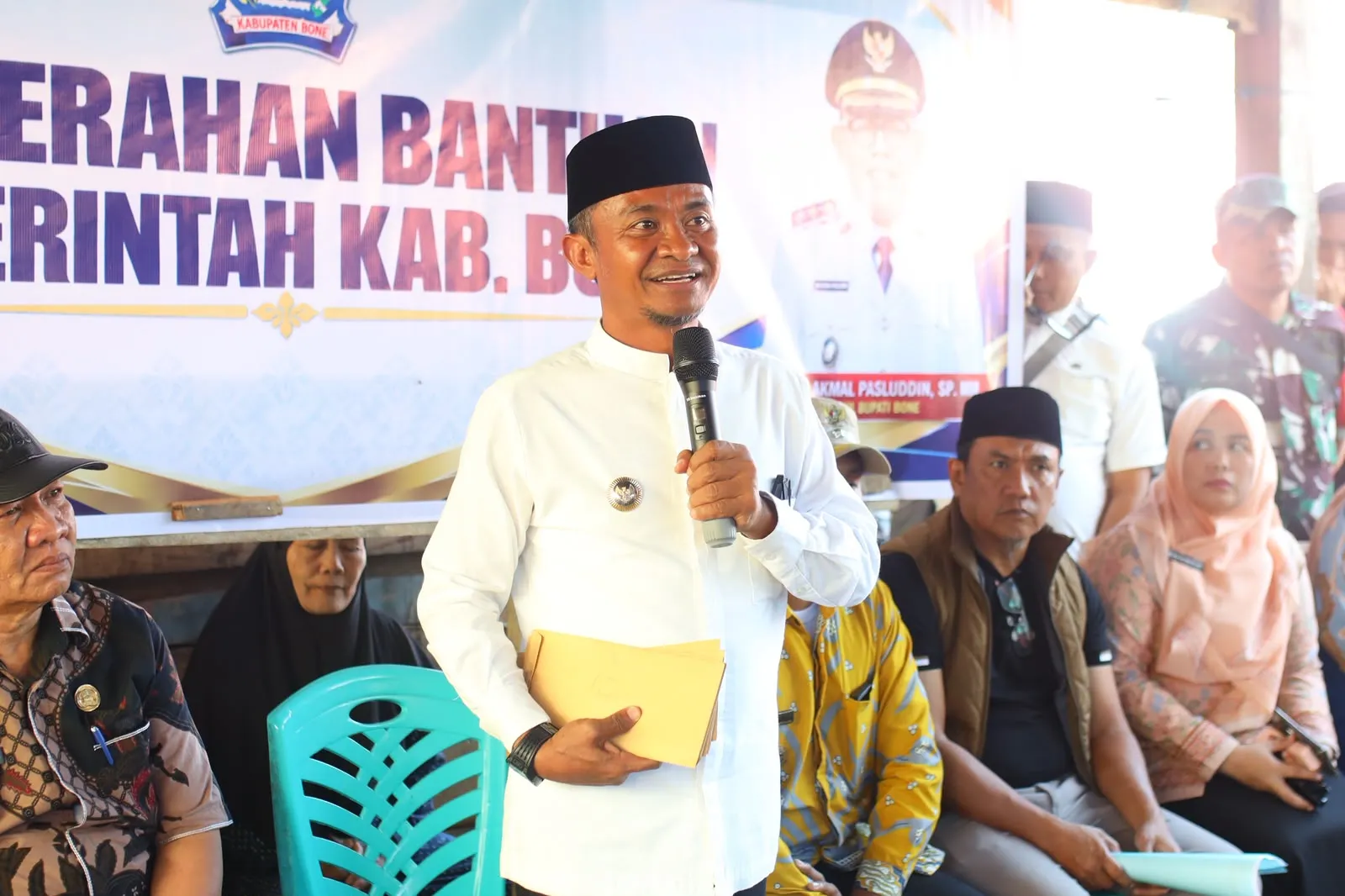 Wujud Nyata Kepedulian Pemerintah, Bupati Bone Sambangi Korban Kebakaran di Sanrangeng dan Salurkan Bantuan Rp165 Juta