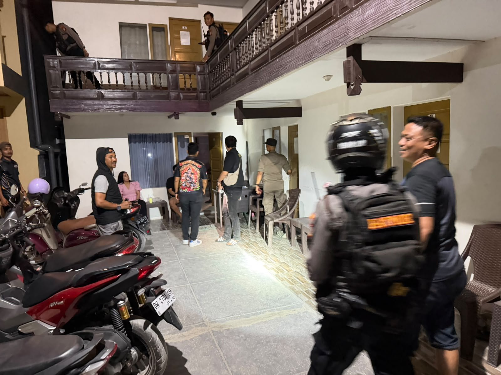 Komitmen Berantas Narkoba, Polres Bone Gelar Razia Serentak di Sejumlah Tempat Hiburan Malam dan Wisma