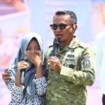 Kejutan Haru di SMAN 3 Bone: BupAAS Hadirkan Motor Listrik untuk Dua Anak Yatim Piatu di Ajang Talenta Fair
