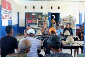 Sambangi TPI Lonrae, Kapolres Bone Serap Aspirasi Nelayan Lewat Program ‘Polisi Bersama Masyarakat’