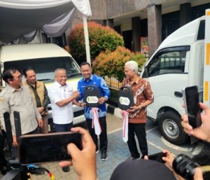 Bapanas RI Serahkan Mobil Laboratorium ke Bone, Pengawasan Keamanan Pangan Jangkau Tingkat Desa