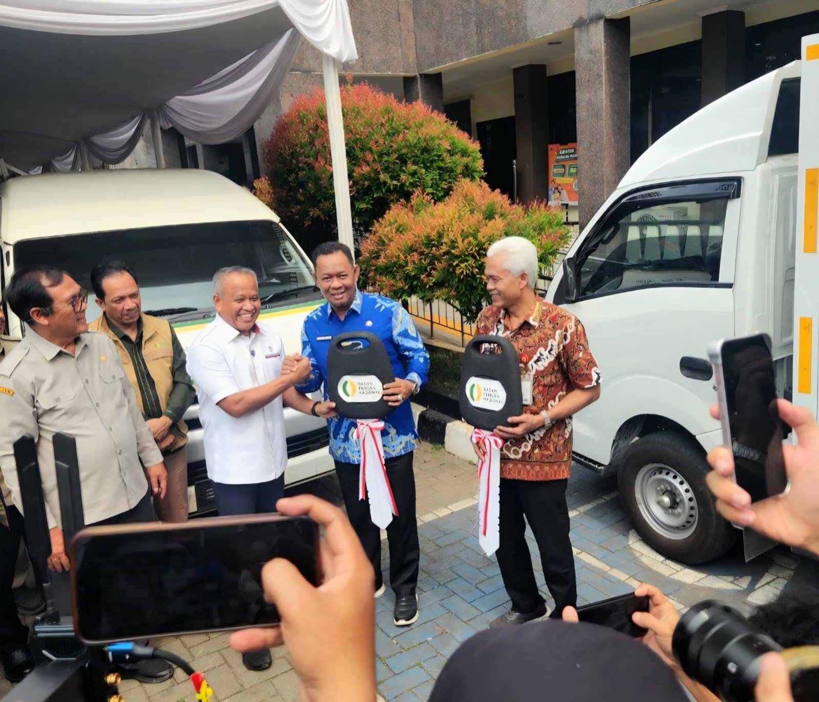 Bapanas RI Serahkan Mobil Laboratorium ke Bone, Pengawasan Keamanan Pangan Jangkau Tingkat Desa