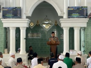 Gelar Safari Jumat dan Aksi Green Policing, Kapolres Bone Ingatkan Warga Jauhi Judi Online hingga Narkoba