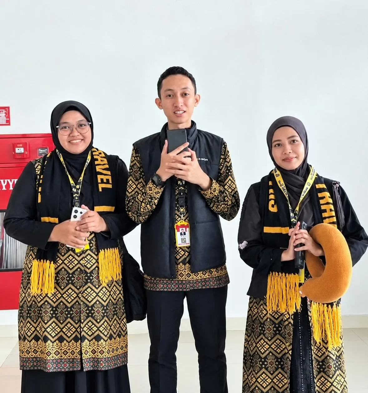Wujud Nyata Apresiasi Pengabdian, Bupati Bone Berangkatkan Tiga Pegawai Teladan ke Tanah Suci