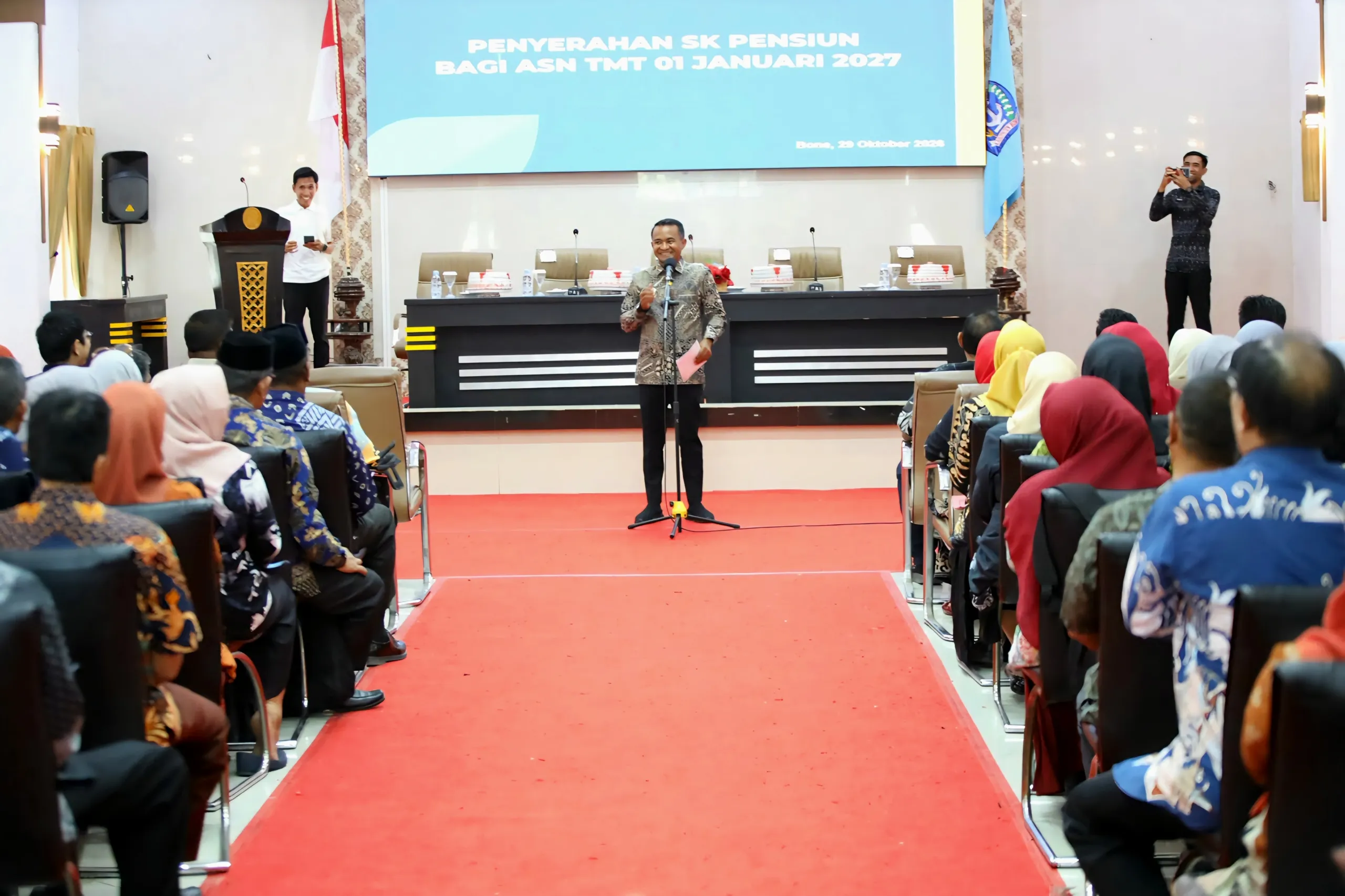 Resmi Terima SK Pensiun, Bupati Bone Bekali 174 Calon Purnabakti dengan Program Taspen