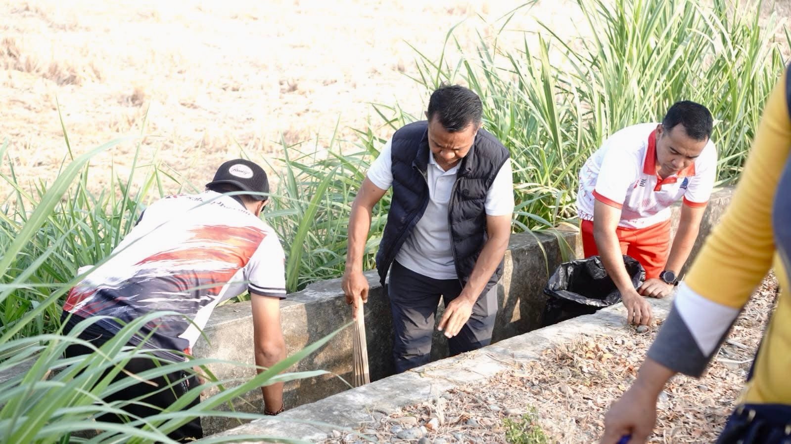 Menuju Adipura 2026: Bupati Bone Pimpin Jalan Pagi Sambil Pantau Kebersihan Kelurahan Bukaka